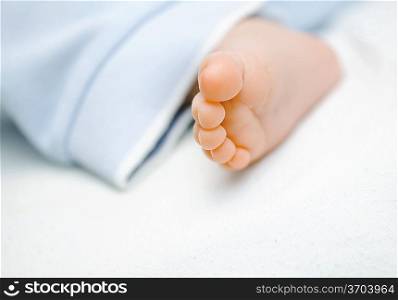Newbon baby&acute;s feet, shallow DOF
