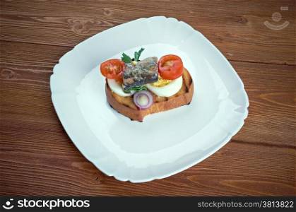 Nicoise toast - sandwiches with eggs, fish and cherry tomatoes