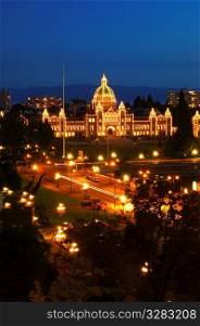 Night view of Victoria&acute;s legislative buildings.