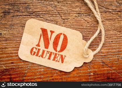 No gluten sign - a paper price tag against rustic red painted barn wood