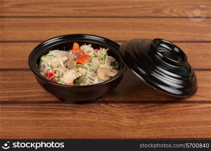noodles with chicken and vegetables