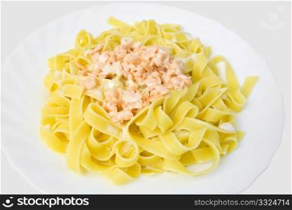 noodles with salmon and cream sauce