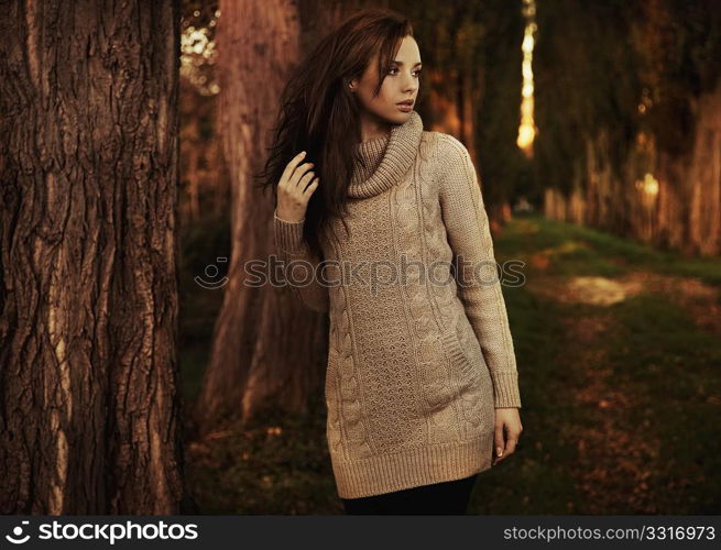 Nostalgic young woman walking in a autumn park