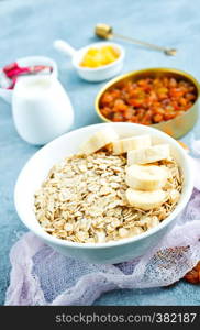 oat flakes with banana and honey in bowl