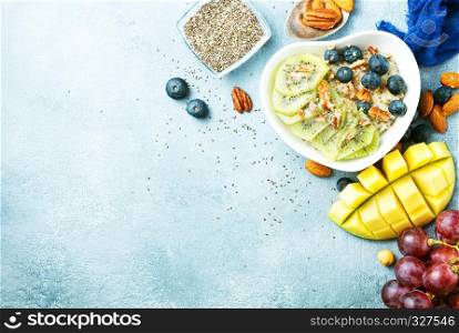 oat flakes with chia seed and fresh fruit