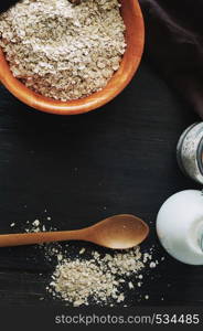 oat flakes with cinnamon and milk