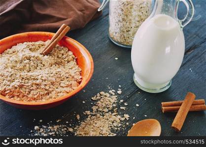 oat flakes with cinnamon and milk