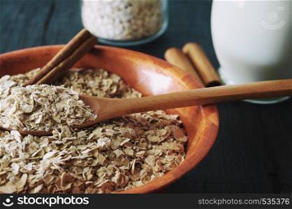 oat flakes with cinnamon and milk