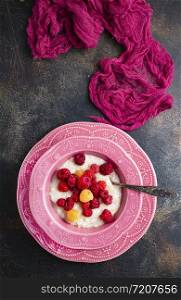 oat flakes with fresh raspberry in bowl