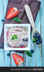 oat flakes with fruit in bowl on a table