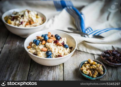 Oatmeal with berries and nuts