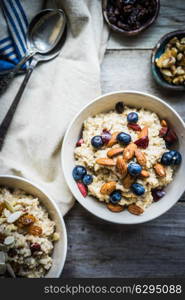 Oatmeal with berries and nuts