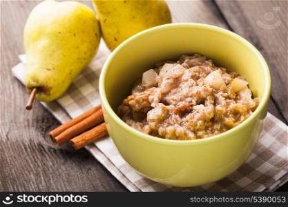 Oatmeal with pears and cinnamon and walnut
