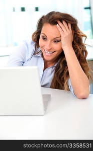 Office worker having fun in front of laptop computer