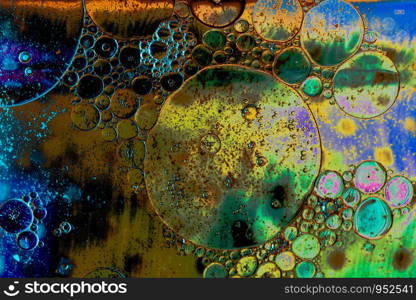 Oil bubbles inside water base form patterns