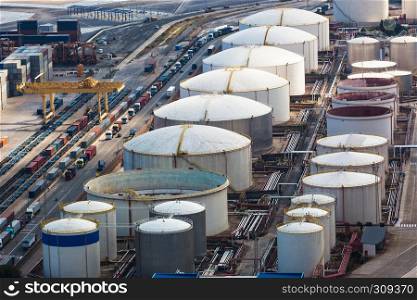 oil storage in the modern port