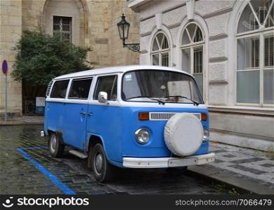 Old blue van