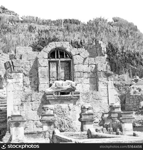 old construction in asia turkey the column and the roman temple