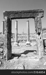 old construction in asia turkey the column and the roman temple