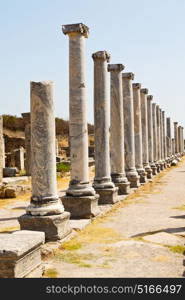 old construction in asia turkey the column and the roman temple