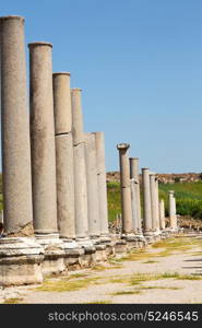 old construction in asia turkey the column and the roman temple