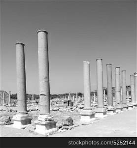 old construction in asia turkey the column and the roman temple