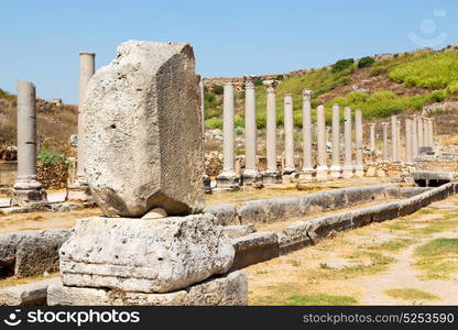 old construction in asia turkey the column and the roman temple