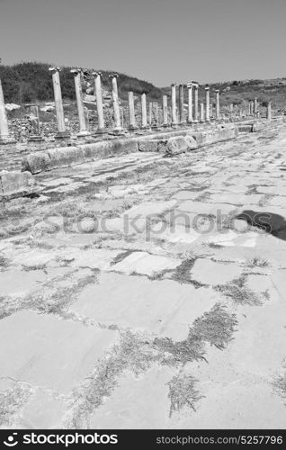 old construction in asia turkey the column and the roman temple