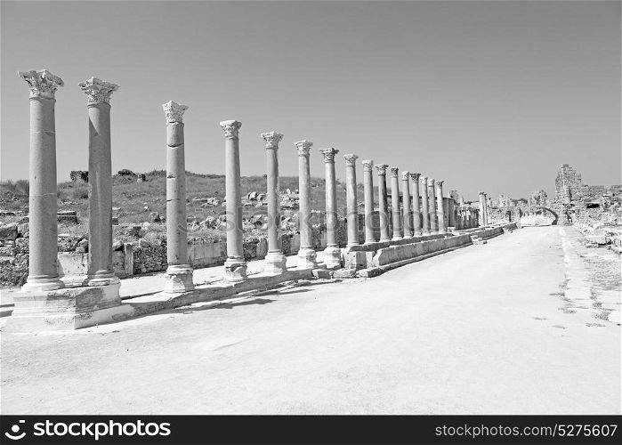 old construction in asia turkey the column and the roman temple