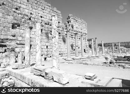 old construction in asia turkey the column and the roman temple