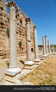 old construction in asia turkey the column and the roman temple