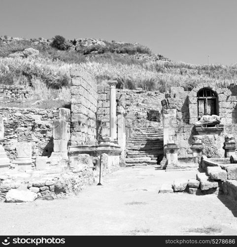 old construction in asia turkey the column and the roman temple