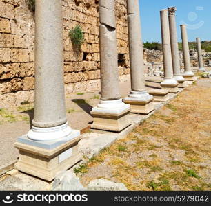 old construction in asia turkey the column and the roman temple