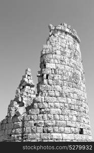 old construction in asia turkey the column and the roman temple