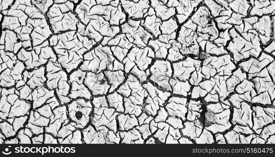 old desert and the abstract cracked sand texture in oman rub al khali