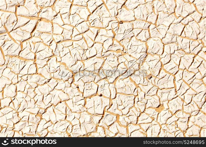 old desert and the abstract cracked sand texture in oman rub al khali