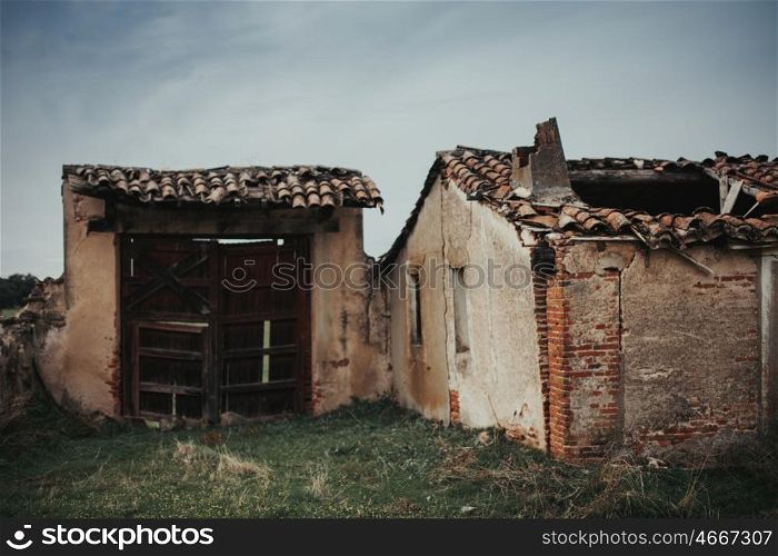Old house deteriorated by the passage of time