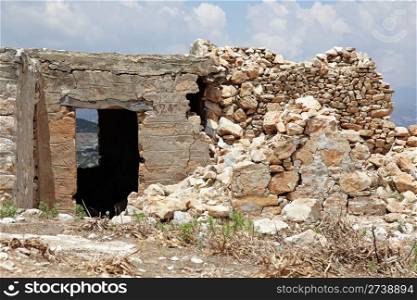 Old house ruin. Crete, Greece.. Old house ruin.