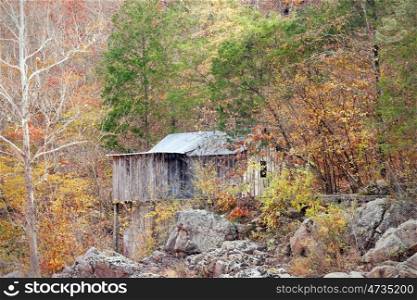 old settlers cabin in the forest in missouri