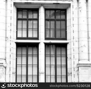 old windon in england london brick and glass the wall