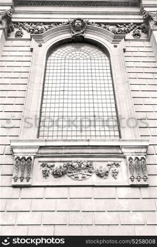 old windon in england london brick and glass the wall