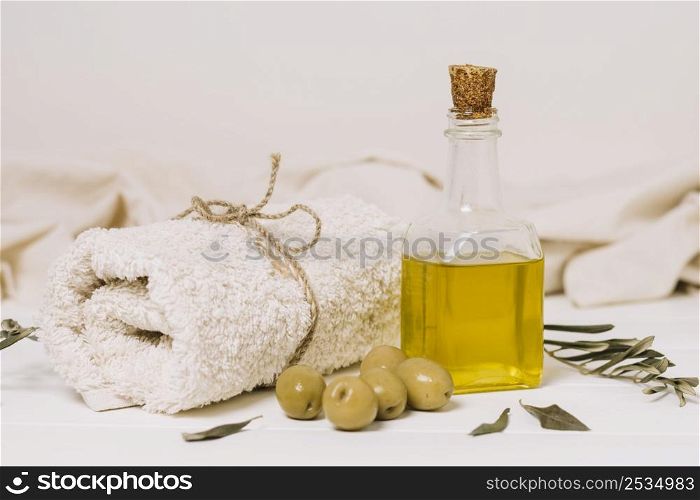 olives with olive oil set
