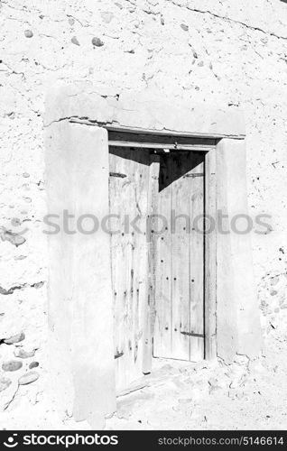 oman old wooden door and wall in the house