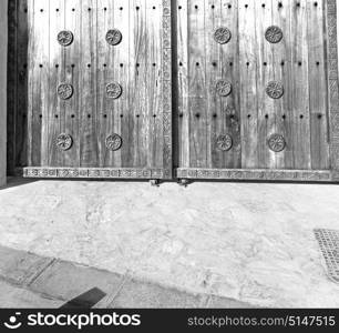 oman old wooden door and wall in the house