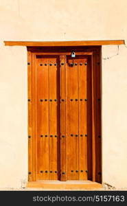 oman old wooden door and wall in the house