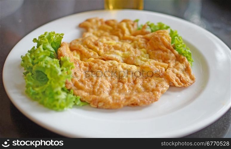 omelette with lettuce on plate