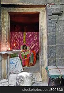 On arriving in Tiruvannamalai, Maharshi went to the temple of Arunachaleswara in India. The first few weeks he spent in the thousand-pillared hall, then shifted to other spots in the temple, and eventually to the Patala-lingam vault so that he might remain undisturbed.