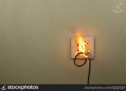 On fire electric wire plug in the receptacle at wall partition, Electric short circuit failure resulting in electricity wire burnt
