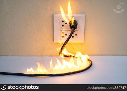 On fire electric wire plug Receptacle wall partition,Electric short circuit failure resulting in electricity wire burnt