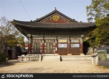 One of the buildings at the Bongeunsa Buddhist temple in Seoul, South Korea. It&rsquo;s a traditional building made of wood and is highly decorated with bright paint colors.